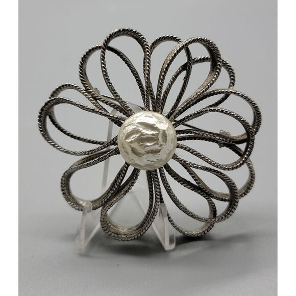 Large Flower Brooch Silver Tone Looped Petals Faux Mabe Pearl Vintage Statement - Picture 4 of 7